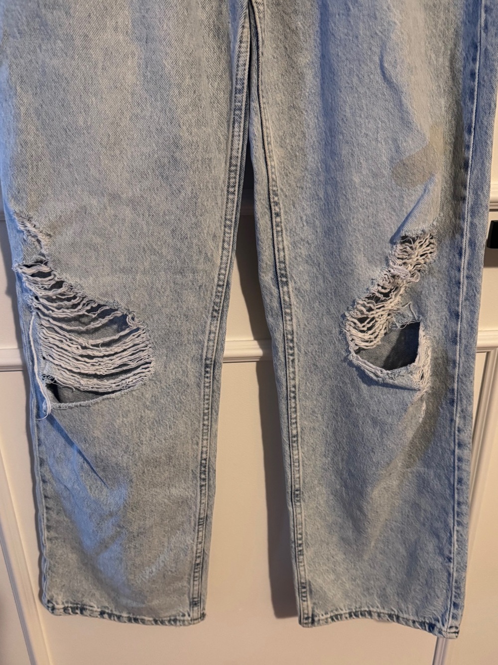 Loose Straight Ripped Jeans - Picture 2 of 5